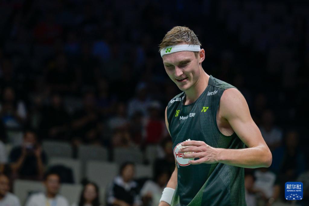 丹麦羽毛球队横扫中国羽毛球队，安赛龙三分雨点燃全场