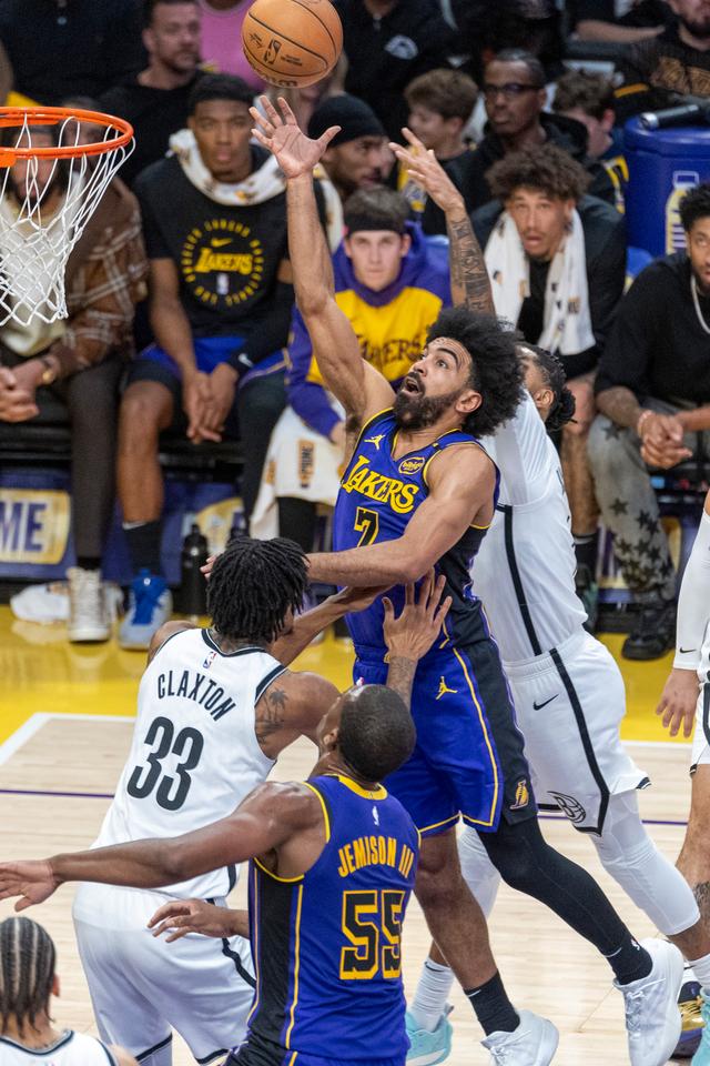 加拿大男篮鏖战湖人，费沃斯制霸全场