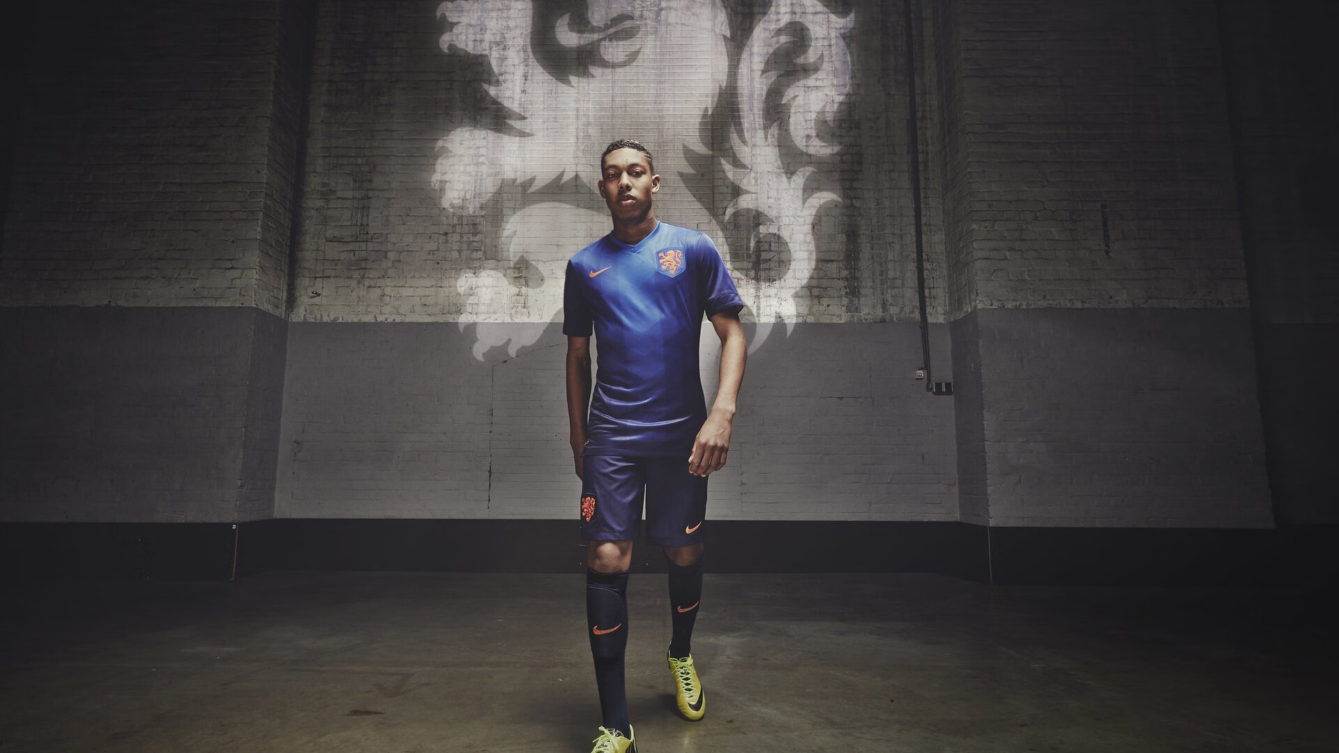 托尼三声哨响，AC米兰用一节闪电战击溃几内亚