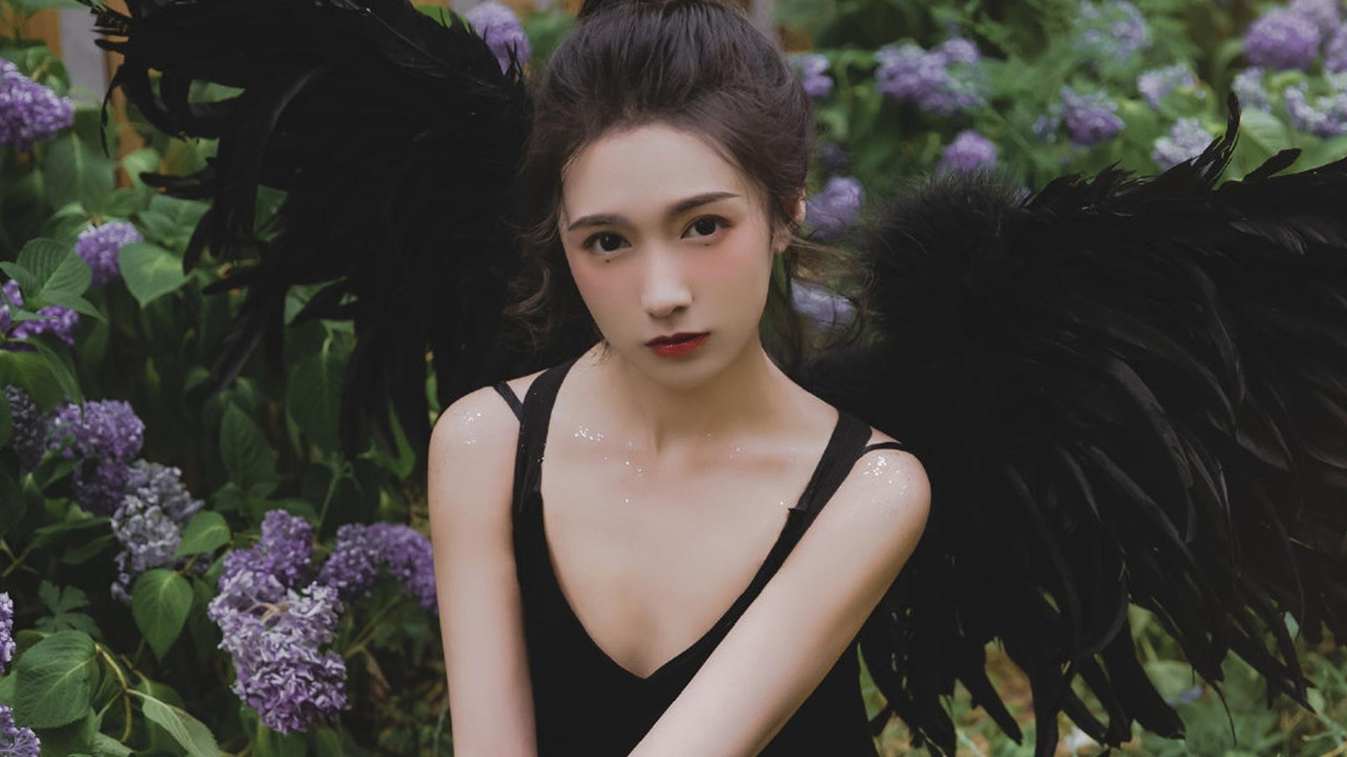 绿茵暗影，国家德比之夜，本泽马以防守艺术锁死乾坤