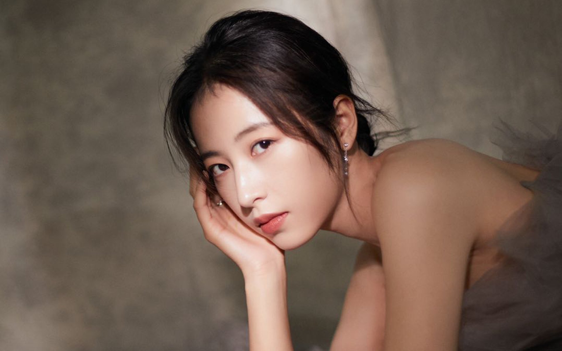 开云体育中国-姆巴佩一骑绝尘上演英雄本色，拉齐奥压哨绝杀映照足球如戏，同夜冰火两重天