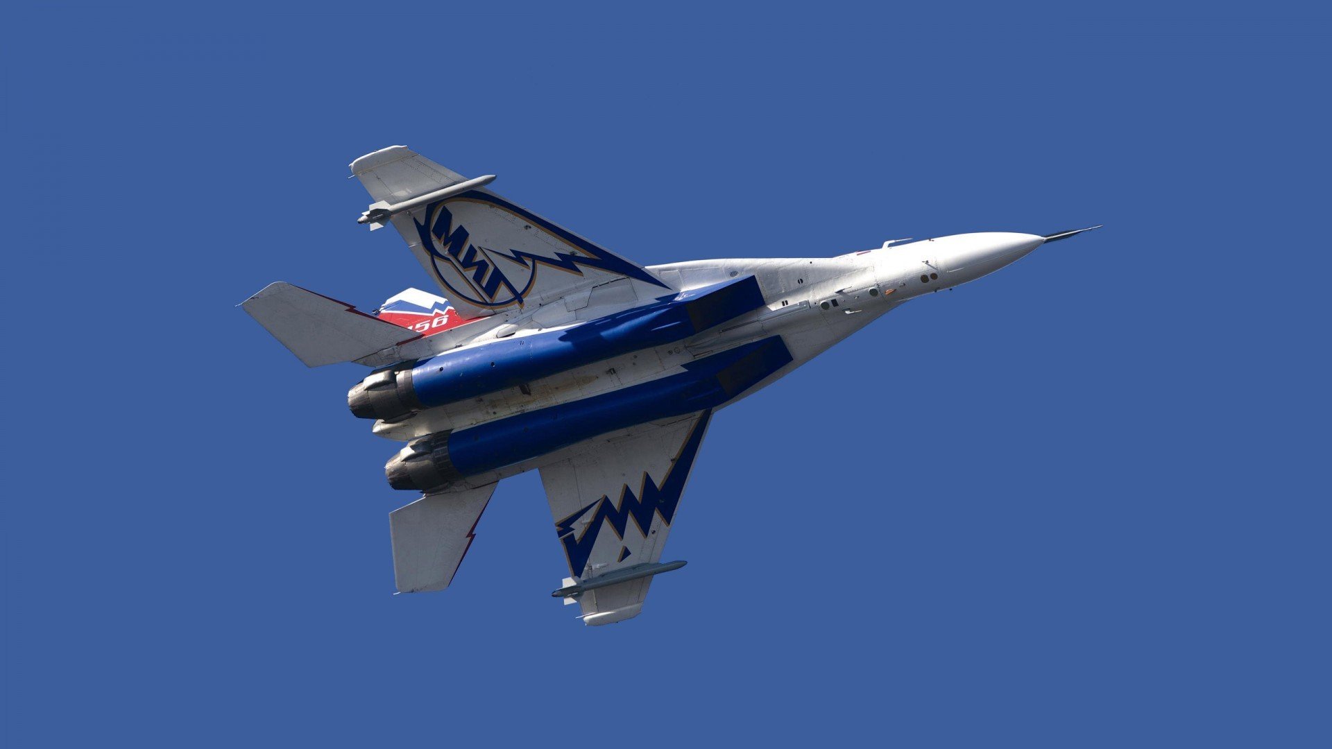 开云体育入口-天才破晓与堡垒崩塌，当球场成为命运的分水岭